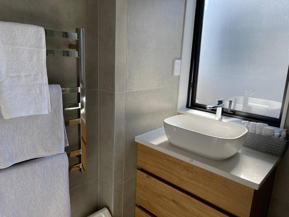 4 Bedroom Home Fully Furnished In Papakura, Auckland Exterior foto